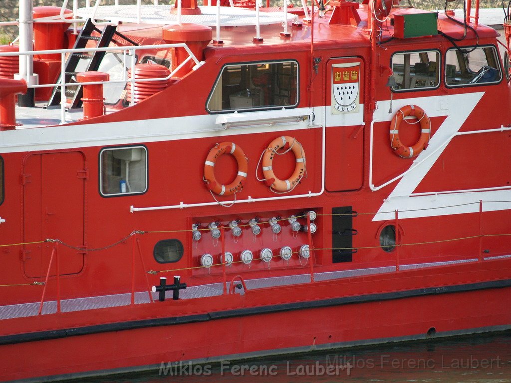 Feuerloeschboot 10-2   P234.JPG